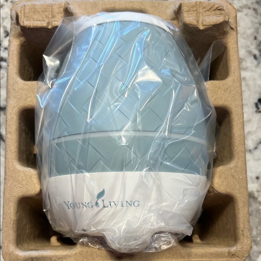 Young Living Sage-Tone Aromatherapy Diffuser in Mint Green and White